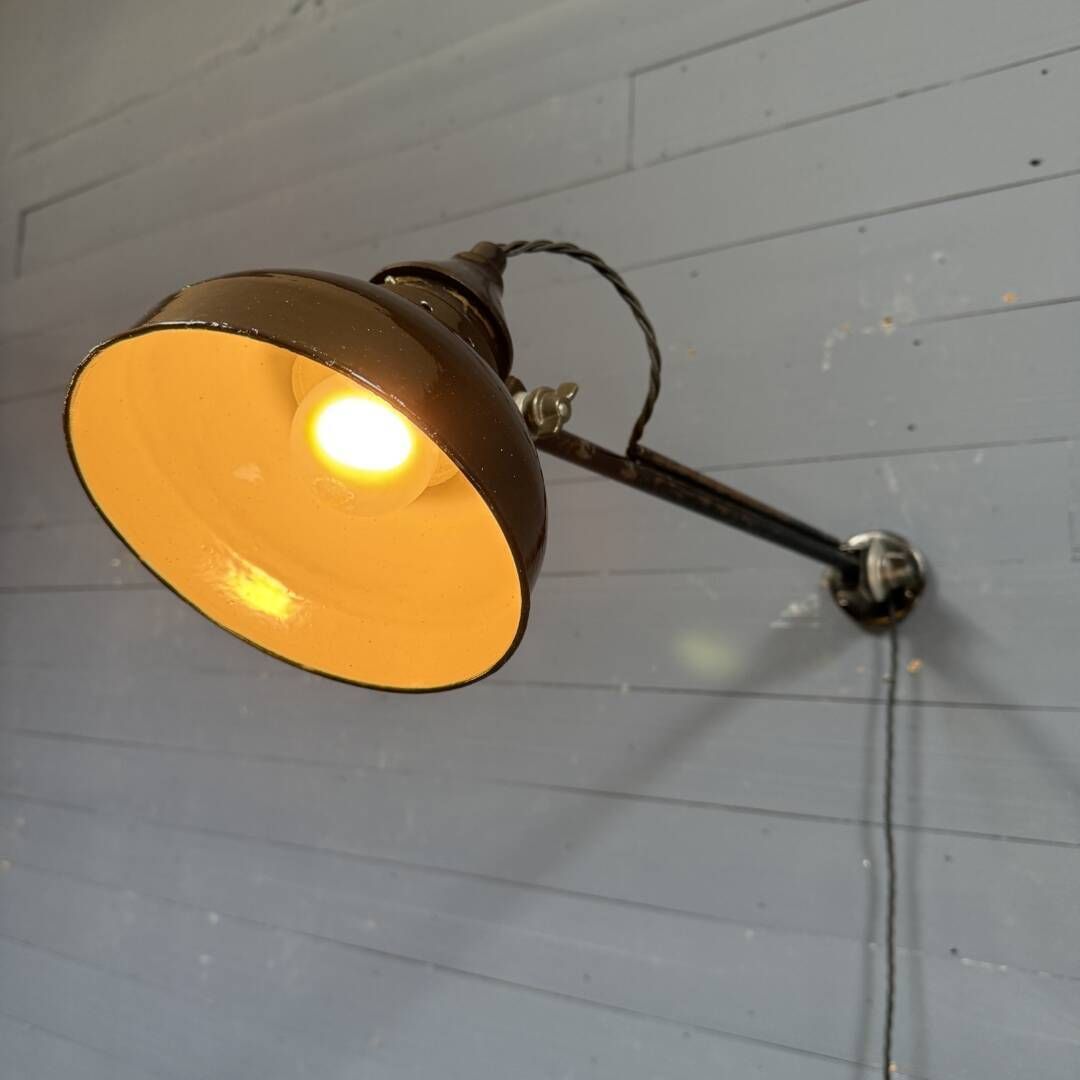photo vintage Vroeg Model Rademacher Wandlamp Met Grote Kap