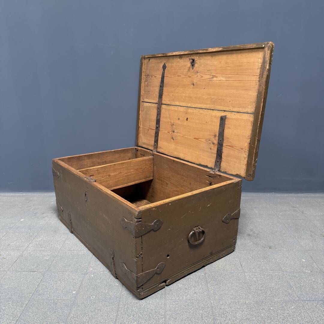 Antieke Geschilderde Houten Zweedse Kist photo furniture