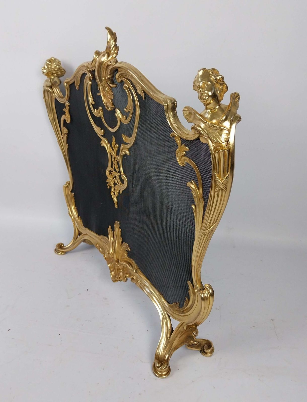 photo vinterior A Fine 19th Century French Gilt Bronze Fire Screen By Bouhon Frères