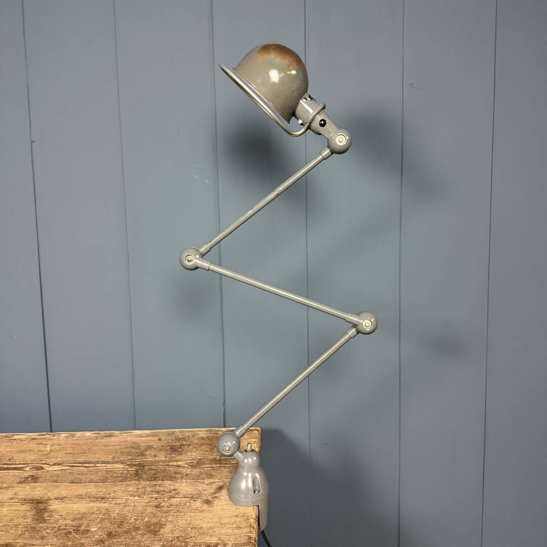Donkergrijze Driearmstige Jieldé Tafelklemmlamp photo for sale
