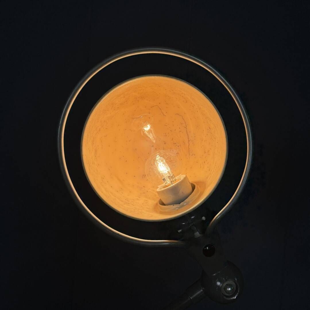 Verlichting Donkergrijze Driearmstige Jieldé Tafelklemmlamp photo
