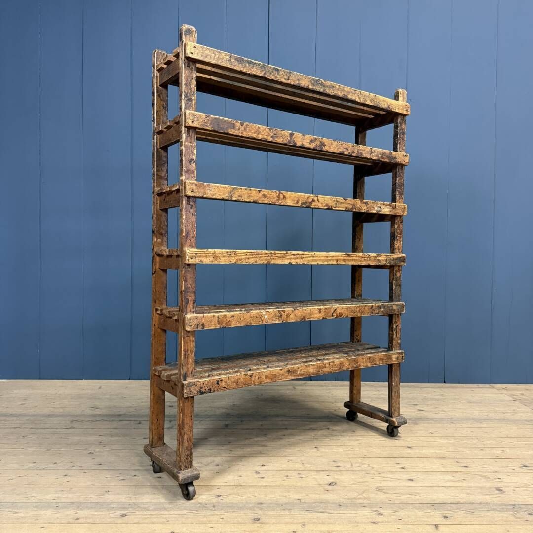 Antiek Houten Rek Uit Een Schoenmakerswerkplaats photo furniture