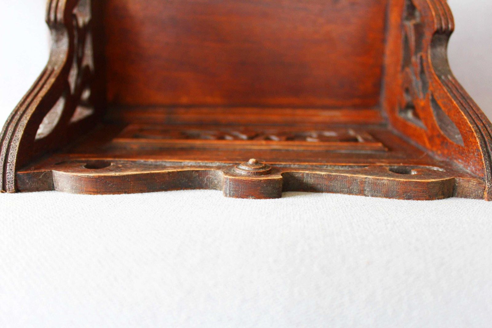 photo vintage Antique Art Nouveau Hand Made Wood Shelf, Hand Carved, Ornate Design, Tulip Flower, Display Shelf, Wall Hanging, Country Farmhouse