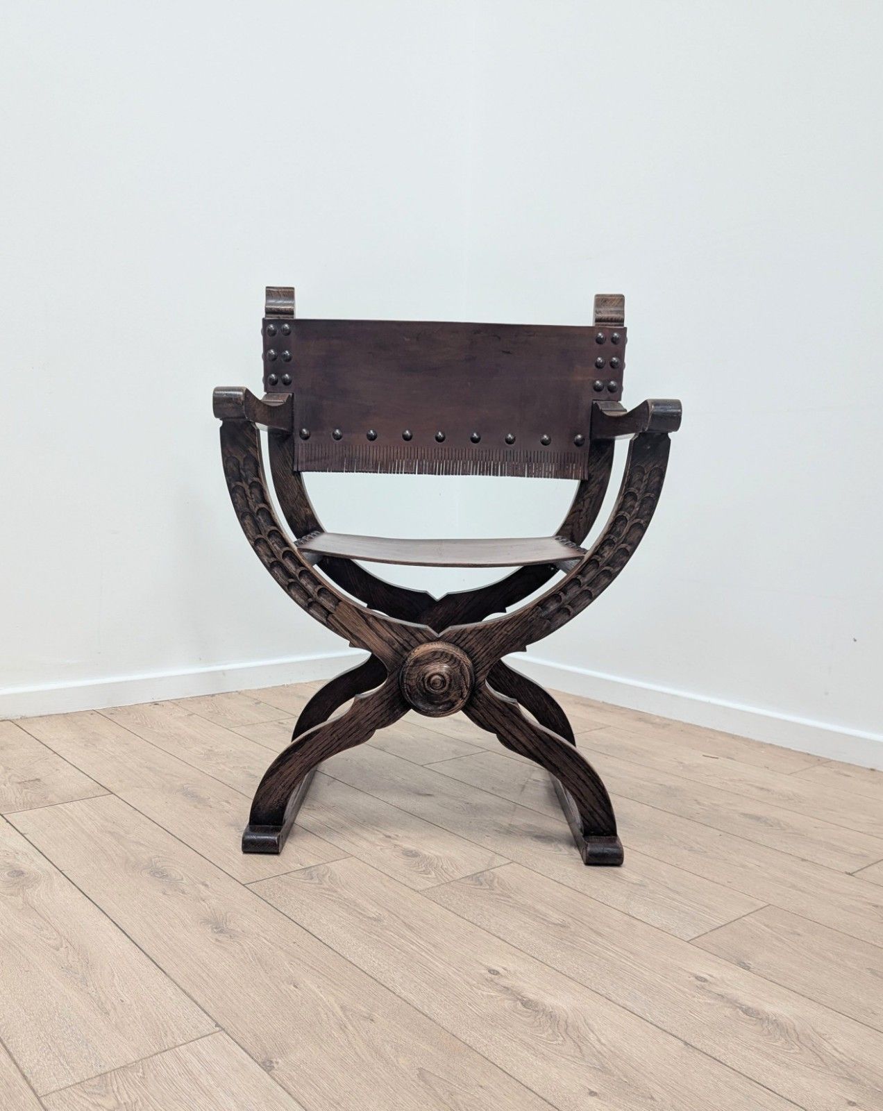 Fauteuil à piétement en X de style Renaissance italienne, milieu du XXe siècle - Livraison disponible 0306 photo furniture