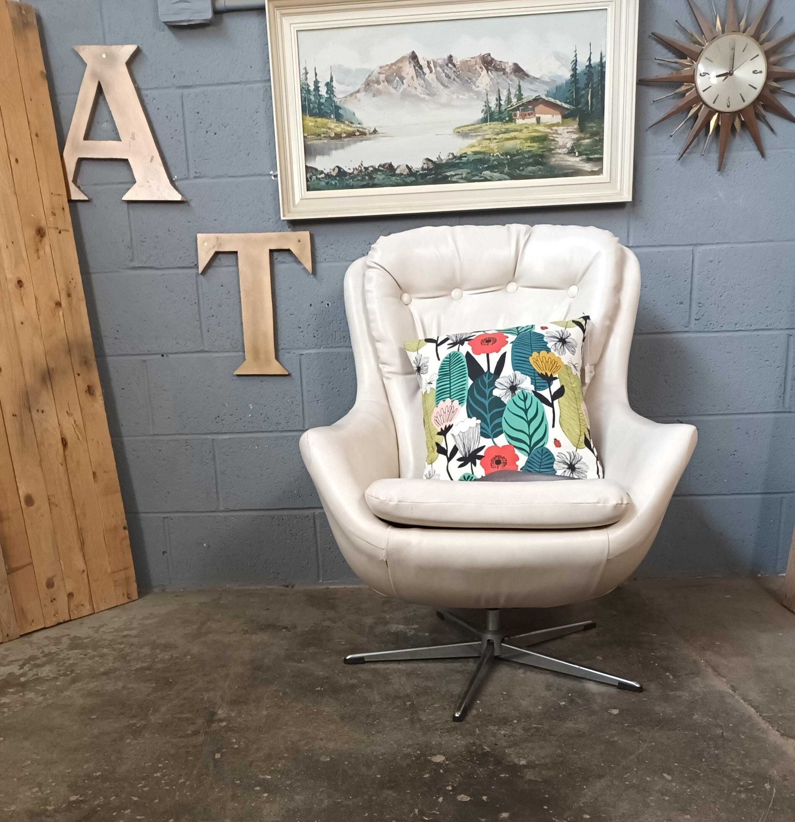 Egg Swivel Chair ~ Vintage ~ Retro ~ Gaming ~ Reading photo furniture