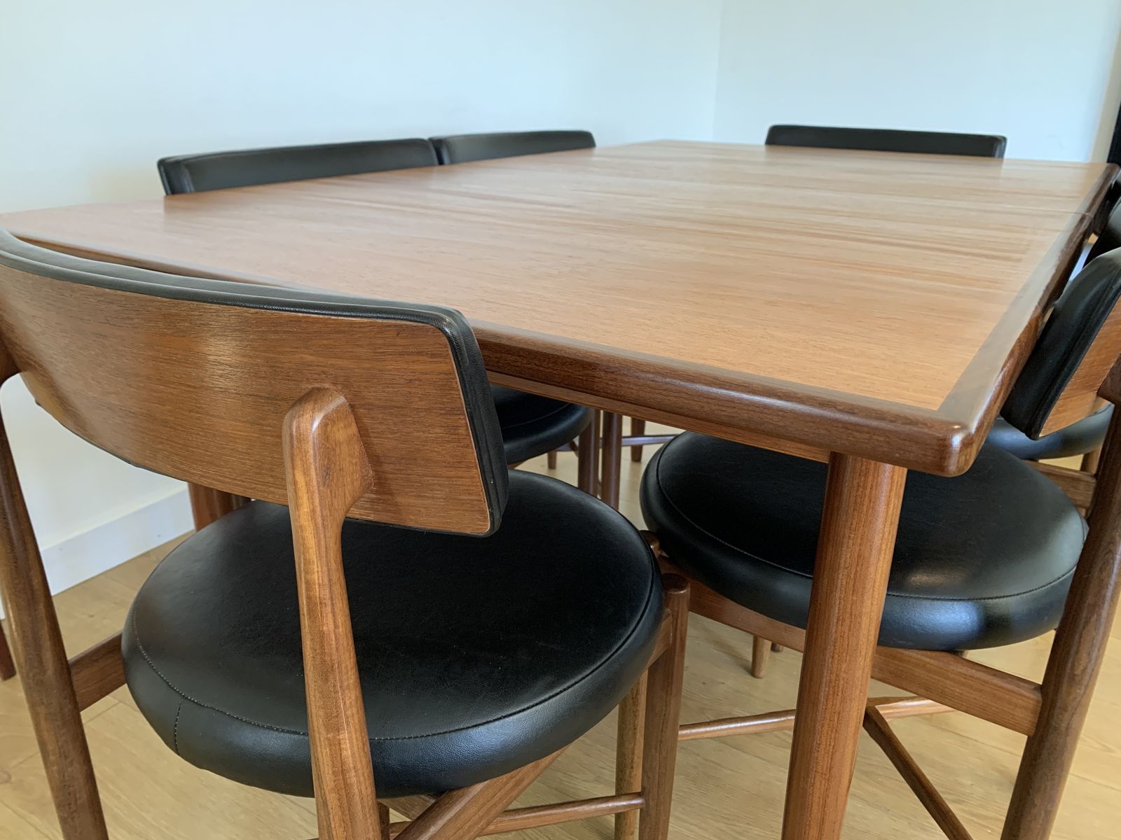 photo vinterior Restored G Plan Fresco Extending Table & 6 Or 8 Victor Wilkins Dining Chairs