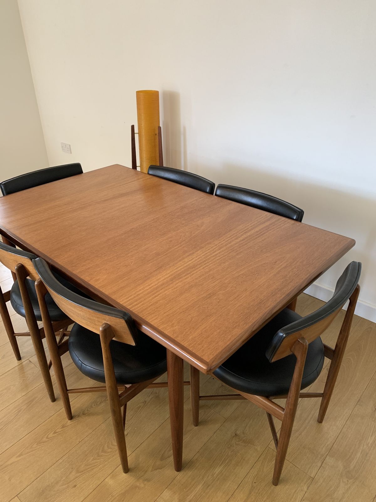 photo vintage Restored G Plan Fresco Extending Table & 6 Or 8 Victor Wilkins Dining Chairs