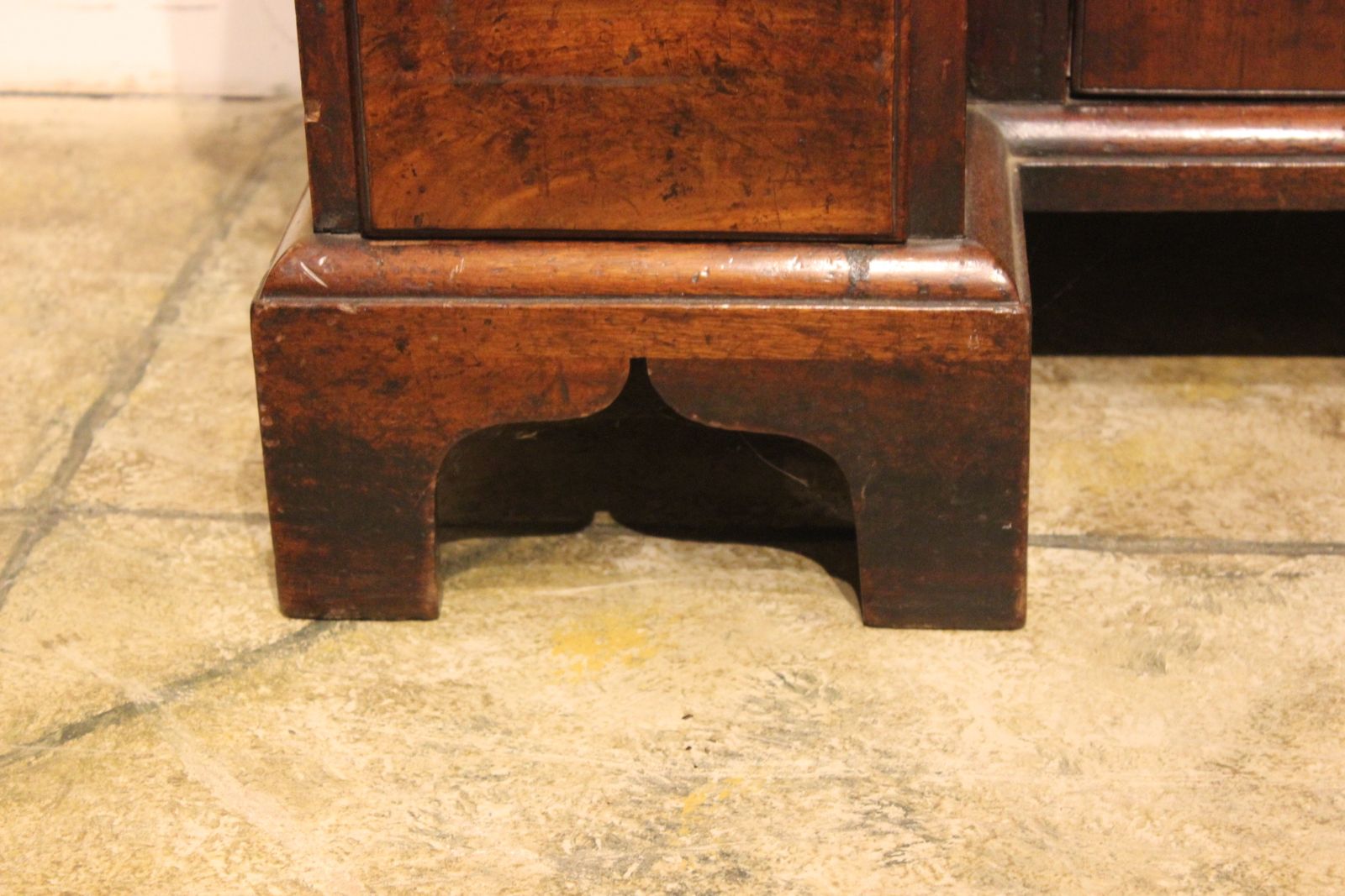 18thc. Mahogany Knee Hole Desk photo 1500.0