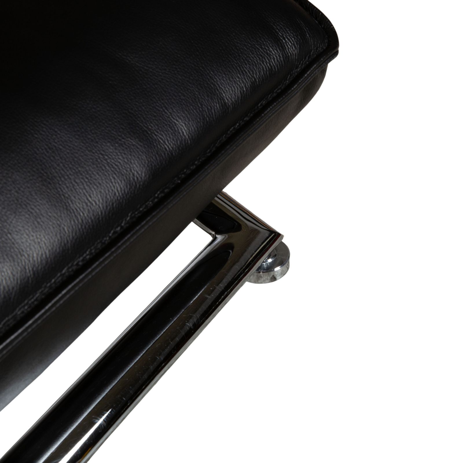Koinor Jonas Lounger In Black Leather With Jeremiah Chrome Frame Including Electric Function photo buy