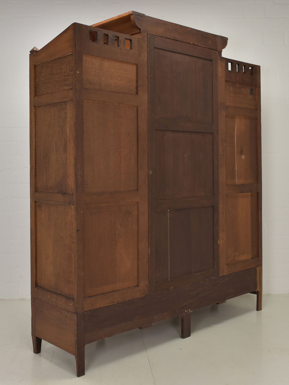 2978.0 Antique! Large Restored Art Nouveau Oak Display Cabinet/Bookcase photo