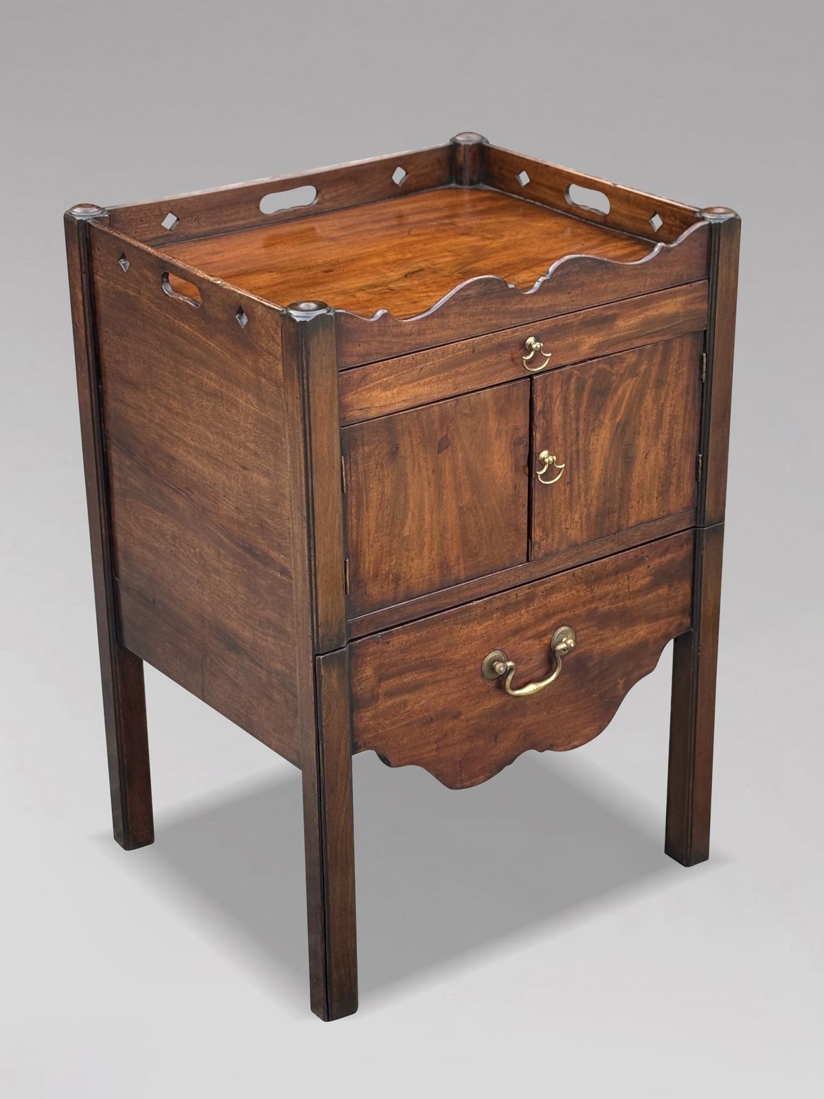Pair Of Mid 18th Century George III Period Mahogany Bedside Commodes photo vinterior
