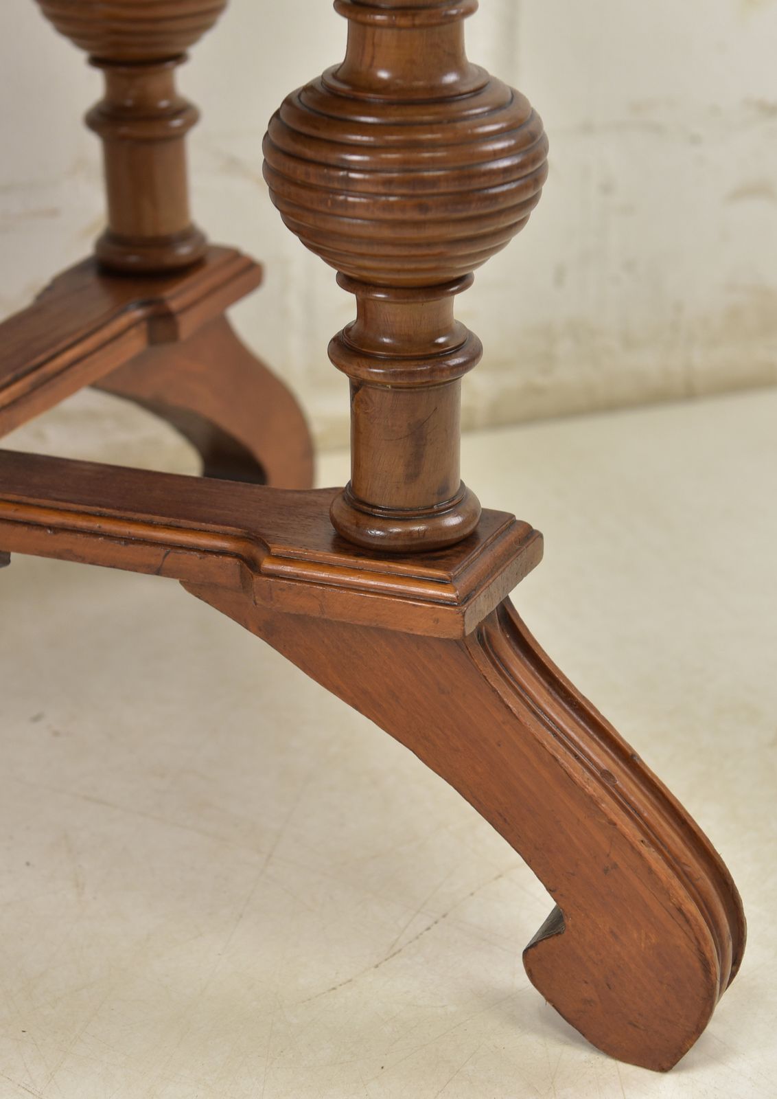 photo furniture Antique! Restored Walnut Coffee Table, Gründerzeit/Art Nouveau Period, 1900s Side Table