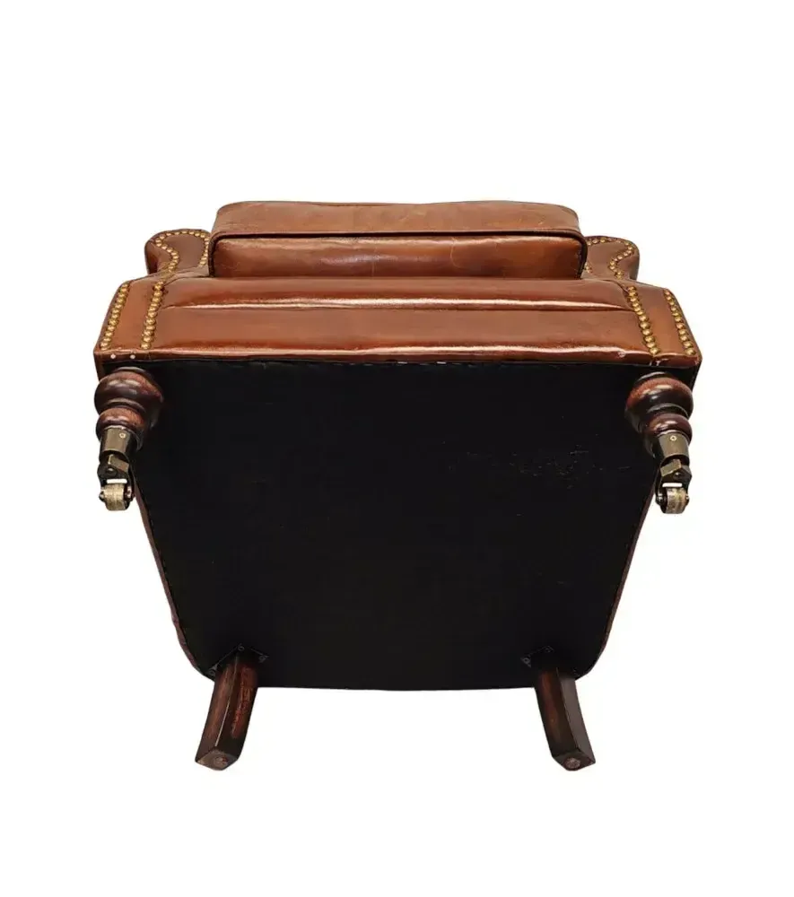1521.8334 A Stunning Leather Armchair In The Victorian Manner photo