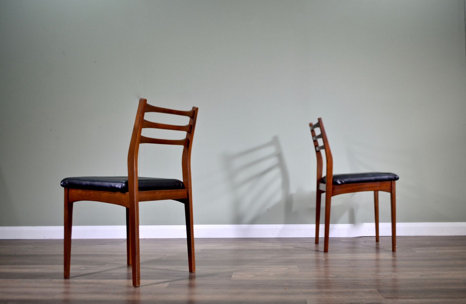 Set Of 2 Vintage Midcentury Meredew Teak Chairs. Delivery. Modern / Retro / Danish Style. photo vinterior