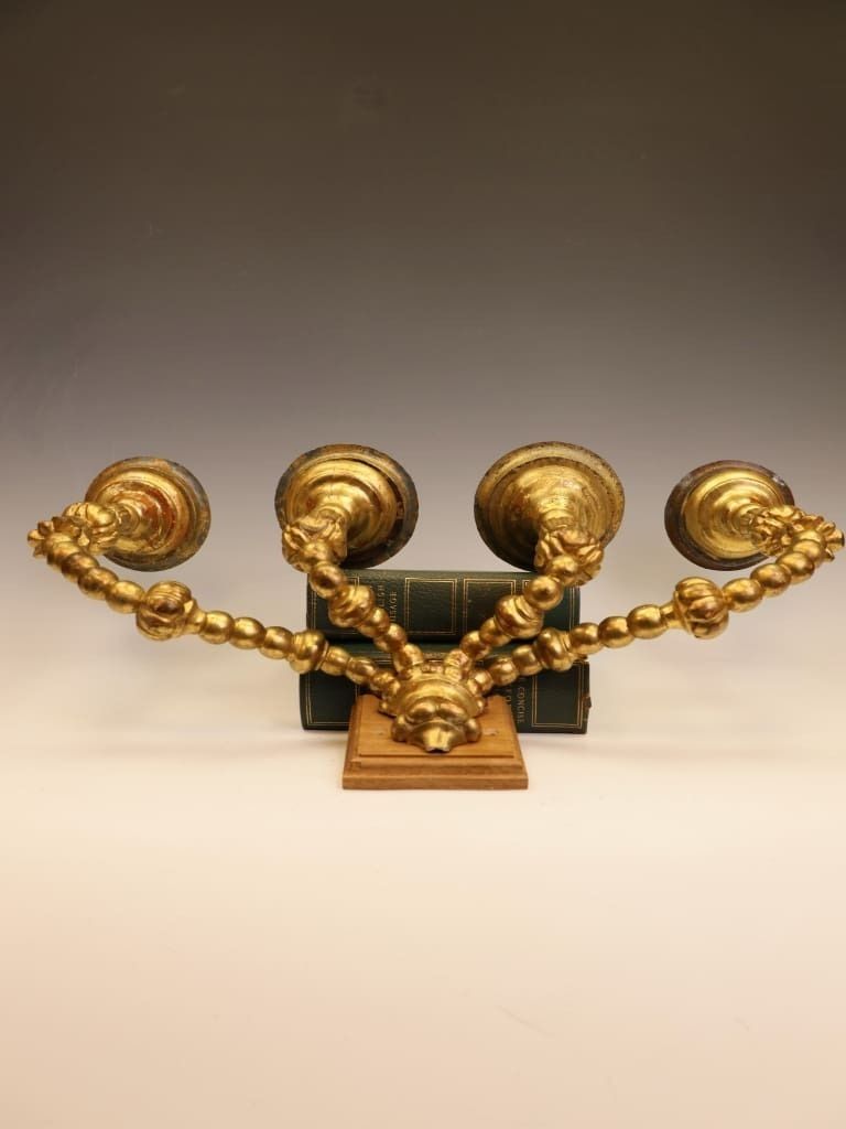 photo furniture Rare And Important Pair Of Italian 18th Century Giltwood Four Arm Sconces