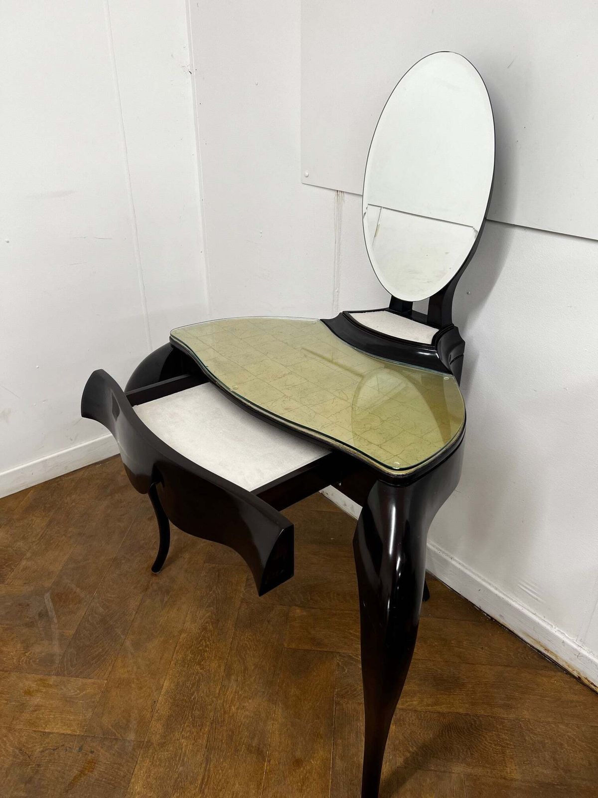 Christopher Guy "Vanity Fair I" Dressing Table In Hand Carved Mahogany And Matching "Vanity Fair" Red Leather Mahogany Chair photo 3250.0