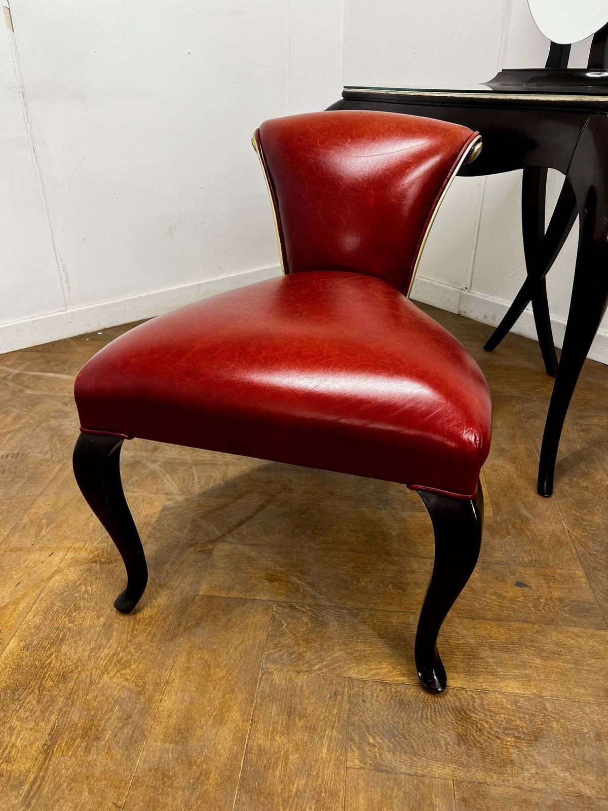 Furniture Christopher Guy "Vanity Fair I" Dressing Table In Hand Carved Mahogany And Matching "Vanity Fair" Red Leather Mahogany Chair photo