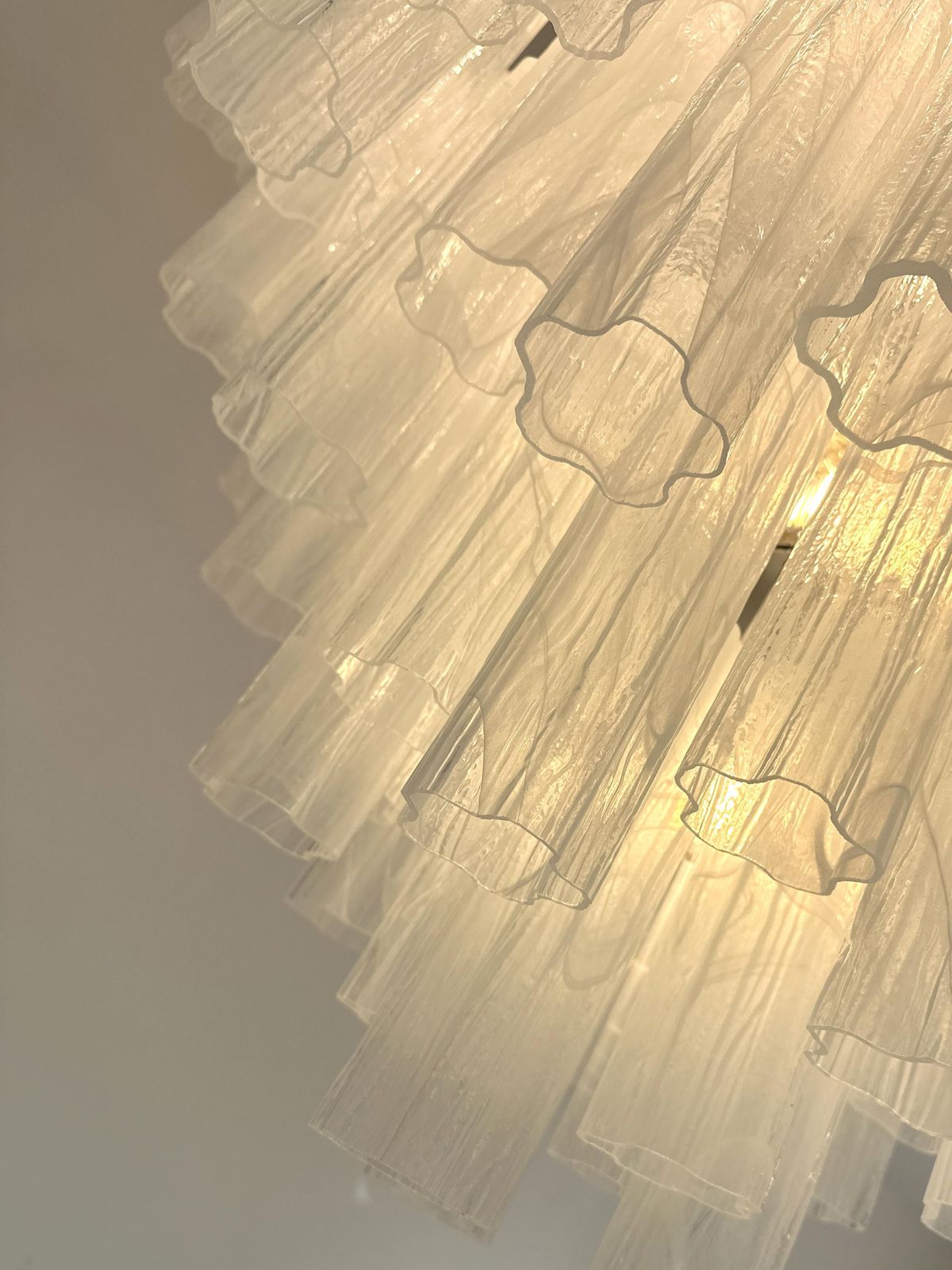 Contemporary Huge Venied White Alabastro "Tronchi" Murano Glass Chandelier By Simoeng photo vinterior