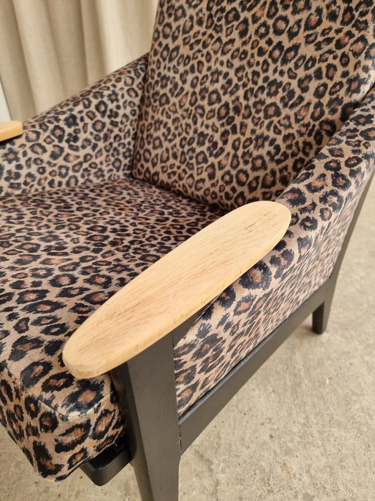 photo furniture Vtg Mid Century Reupholstered Stonehill Chair Armchair Danish Italian Retro R202