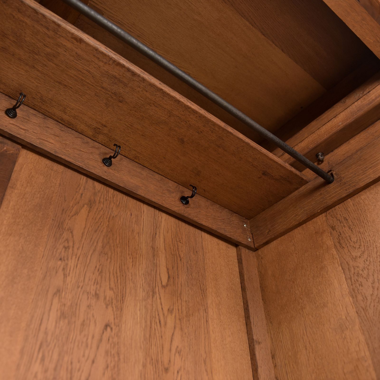 Antique! Restored Art Nouveau Hallway Wardrobe, Circa 1920, Solid Oak. photo vinterior
