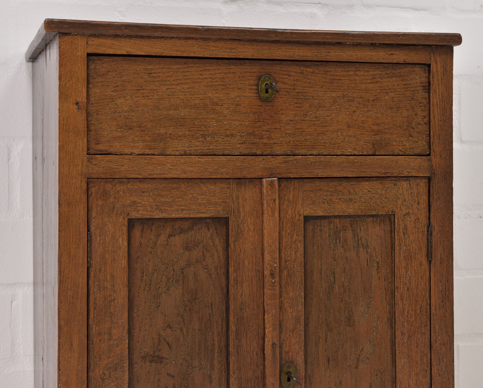 photo furniture Antique! Small, Narrow, Restored Art Deco Bauhaus Oak Chest Of Drawers.