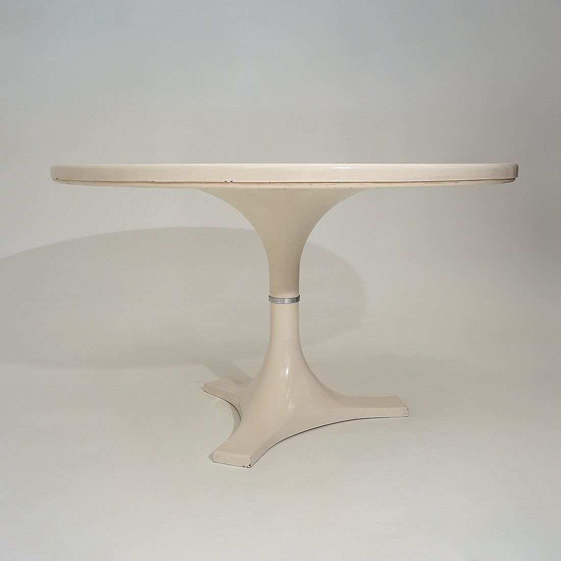 photo furniture Table With Central Leg By Ignazio Gardella For Kartell, 1970s