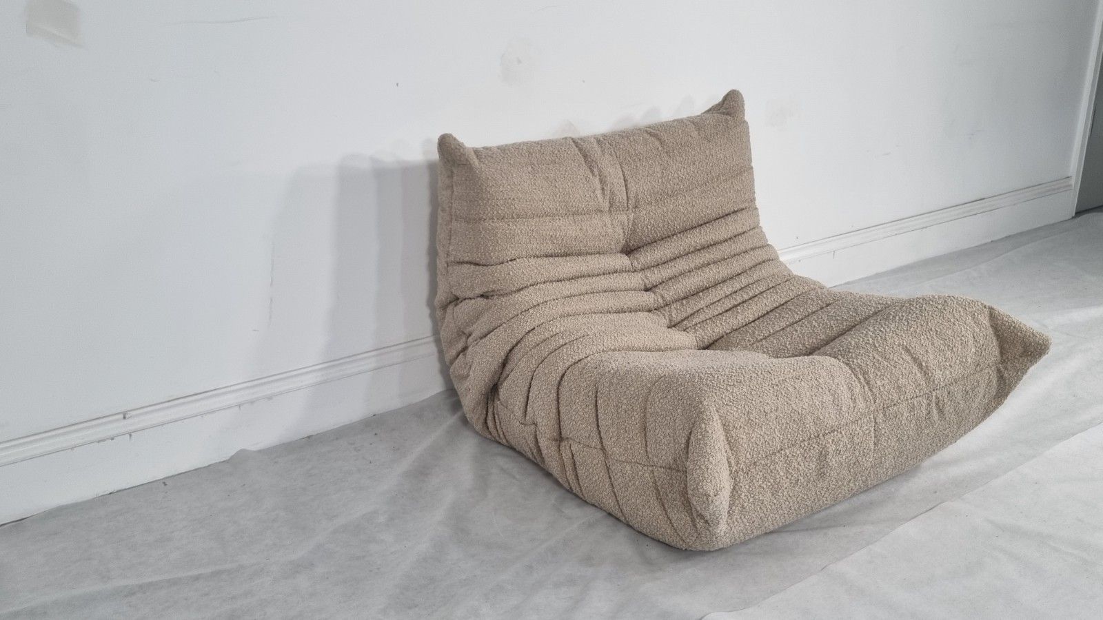 Ligne Roset Togo Chair In Honey Boucle In Excellent Condition photo vintage