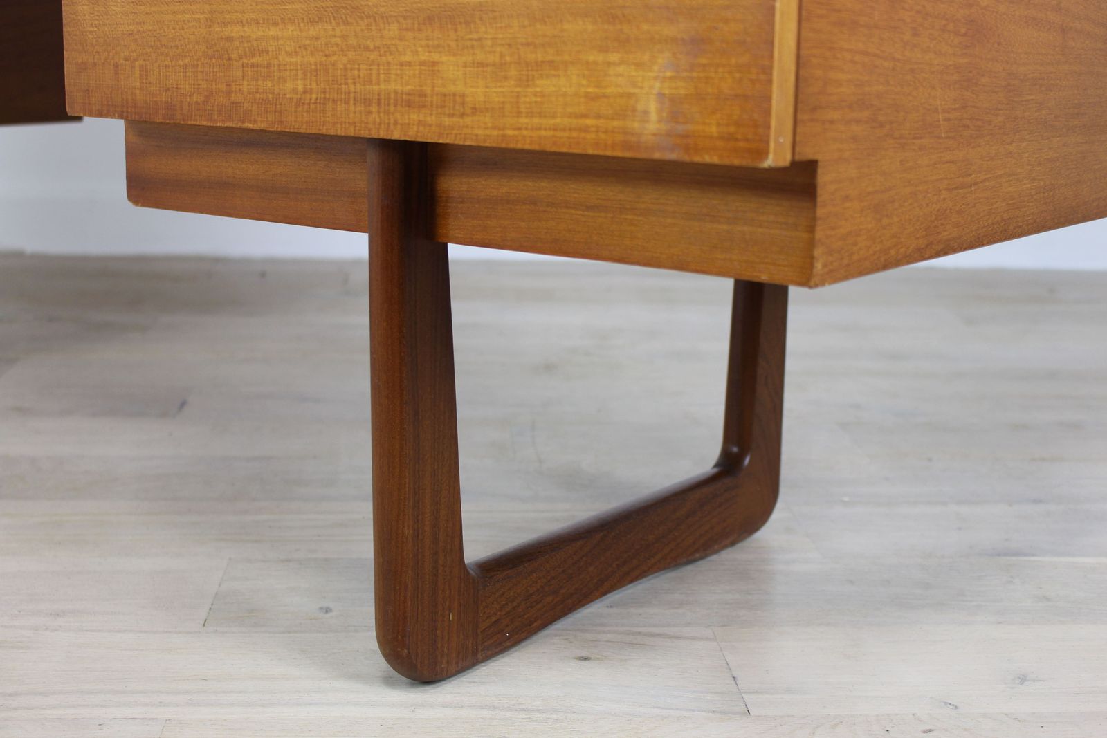 photo for sale Uniflex Q Range Dressing Table By Gunther Hoffstead
