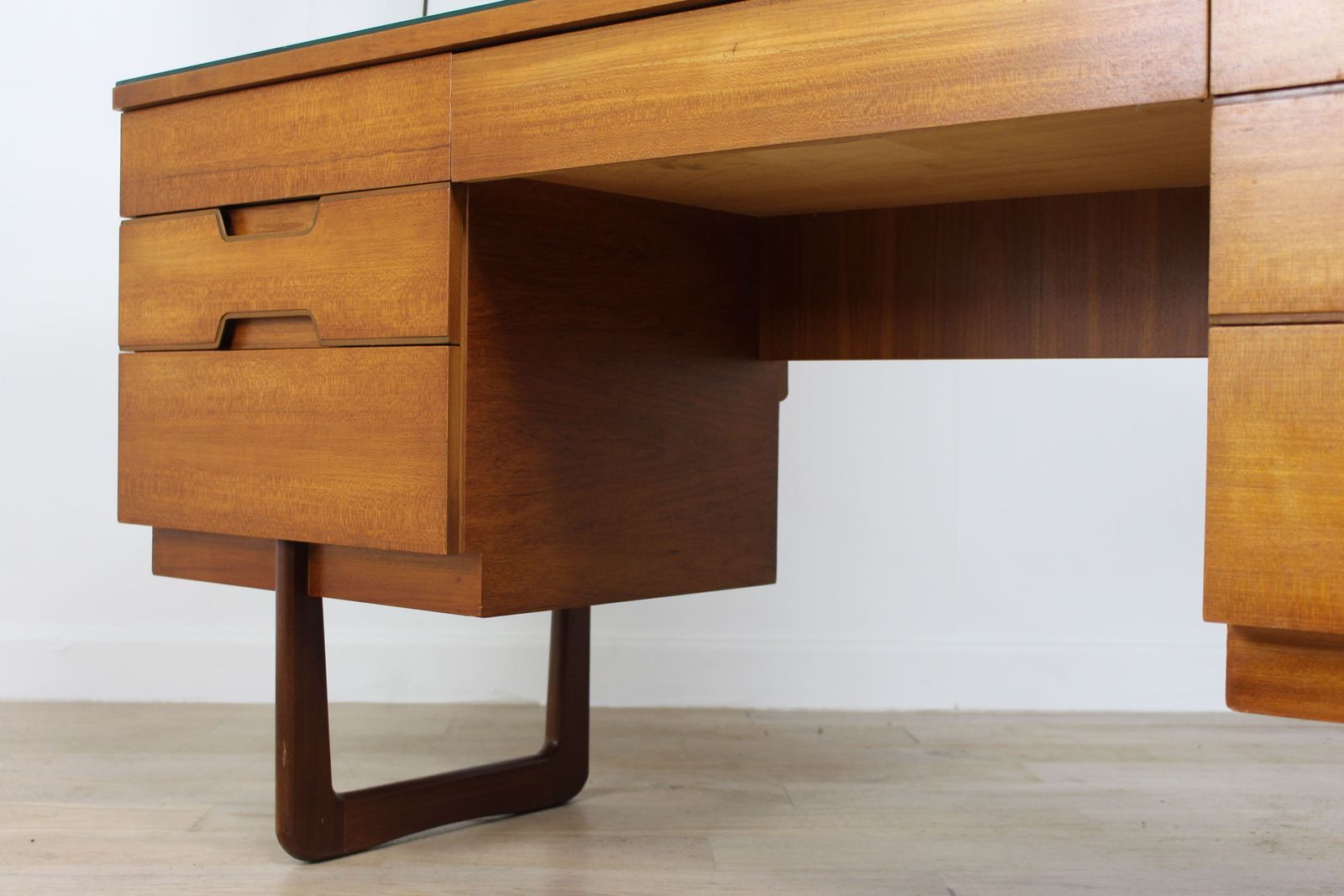 Furniture Uniflex Q Range Dressing Table By Gunther Hoffstead photo