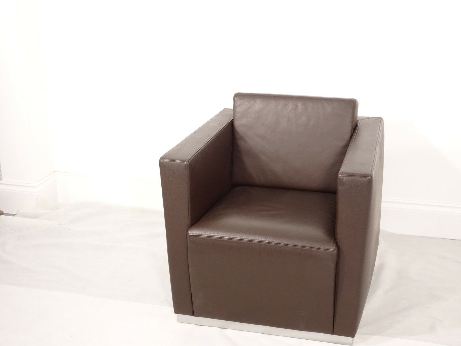photo furniture A Set Of Walter Knoll Elton Chairs  In Premium Chocolate Brown Leather