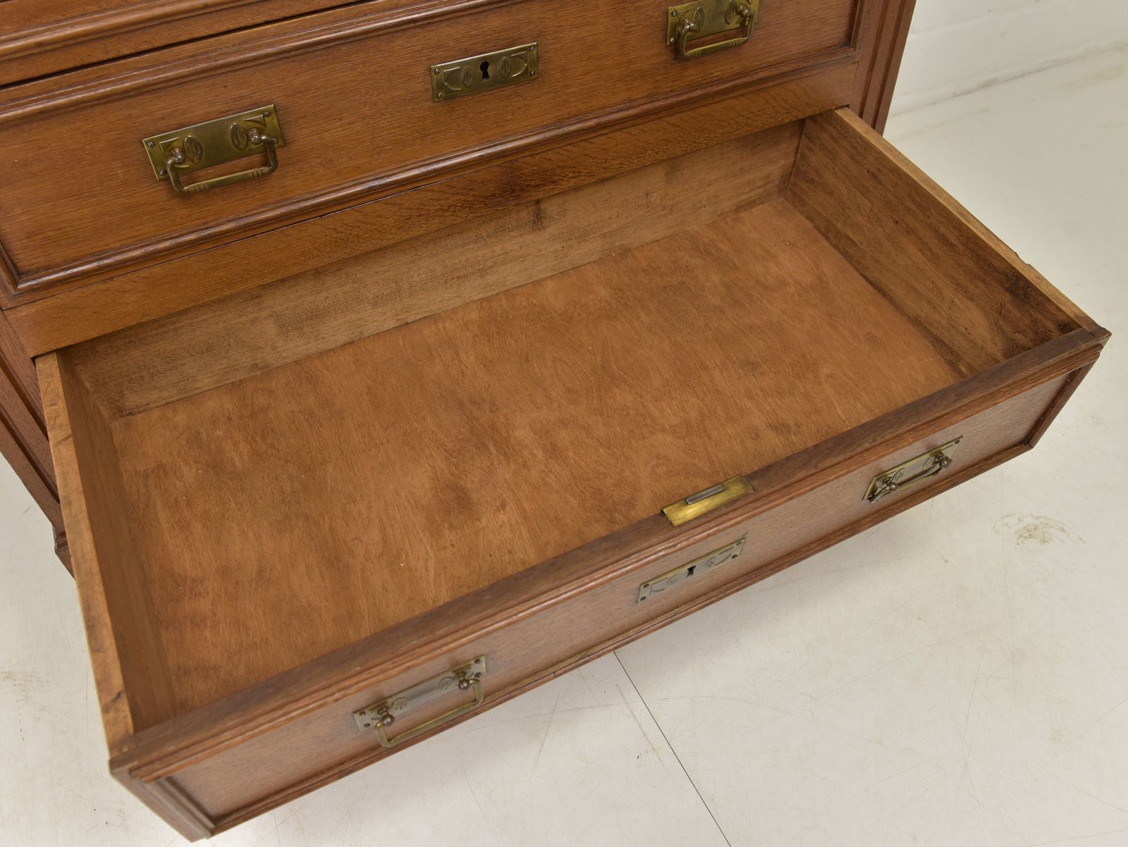 Antique! Small Restored Oak Chest Of Drawers, Gründerzeit Style. photo vinterior