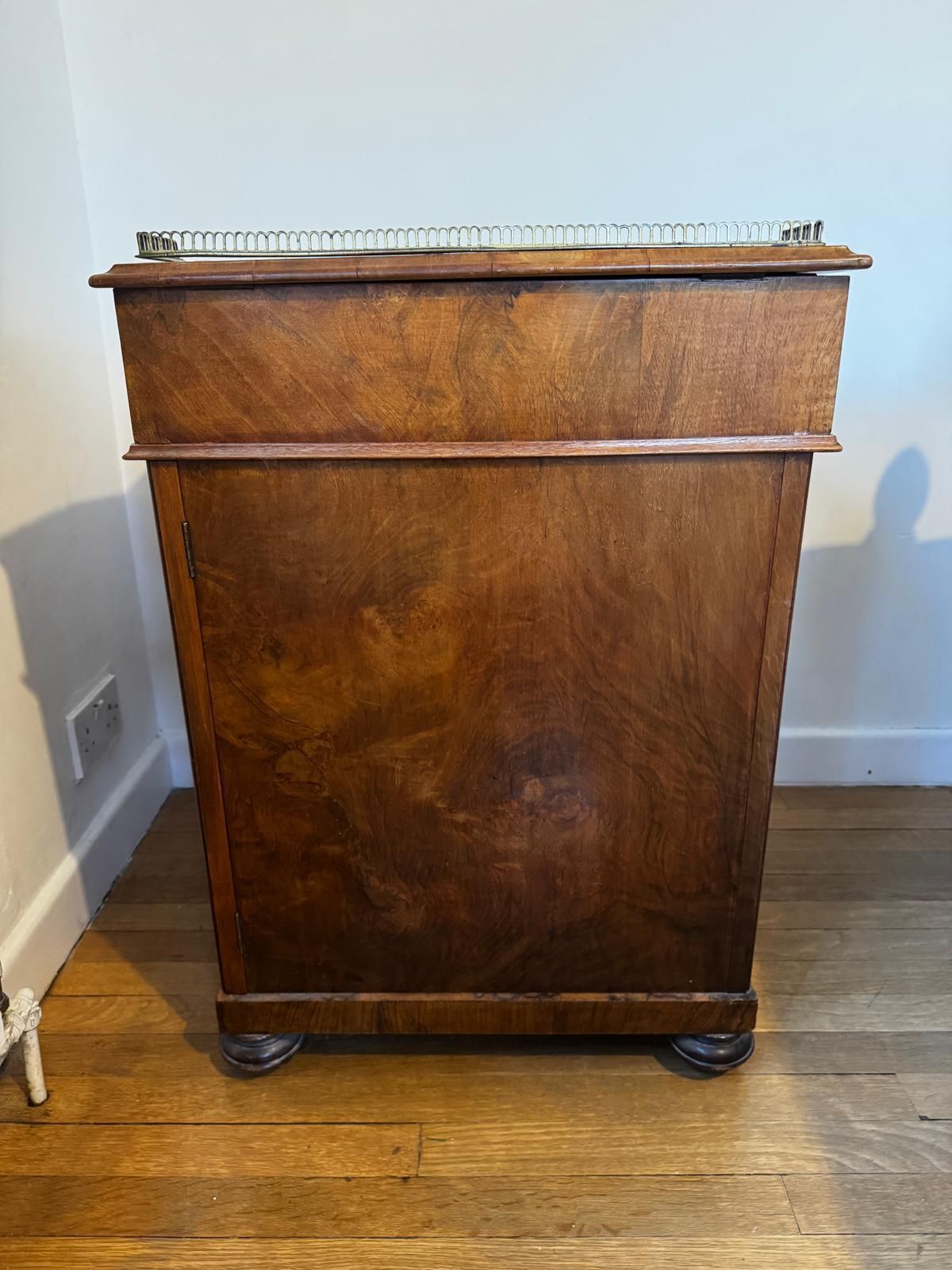 Victorian Burr Walnut Davenport Desk With Bookmatched Veneer, Inlay & Leather Writing Surface photo vintage