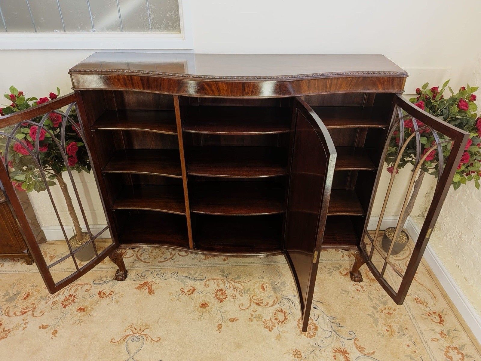 photo vinterior Victorian Mahogany Wylie & Lockhead Glasgow Display Cabinet On Ball & Claw Foot