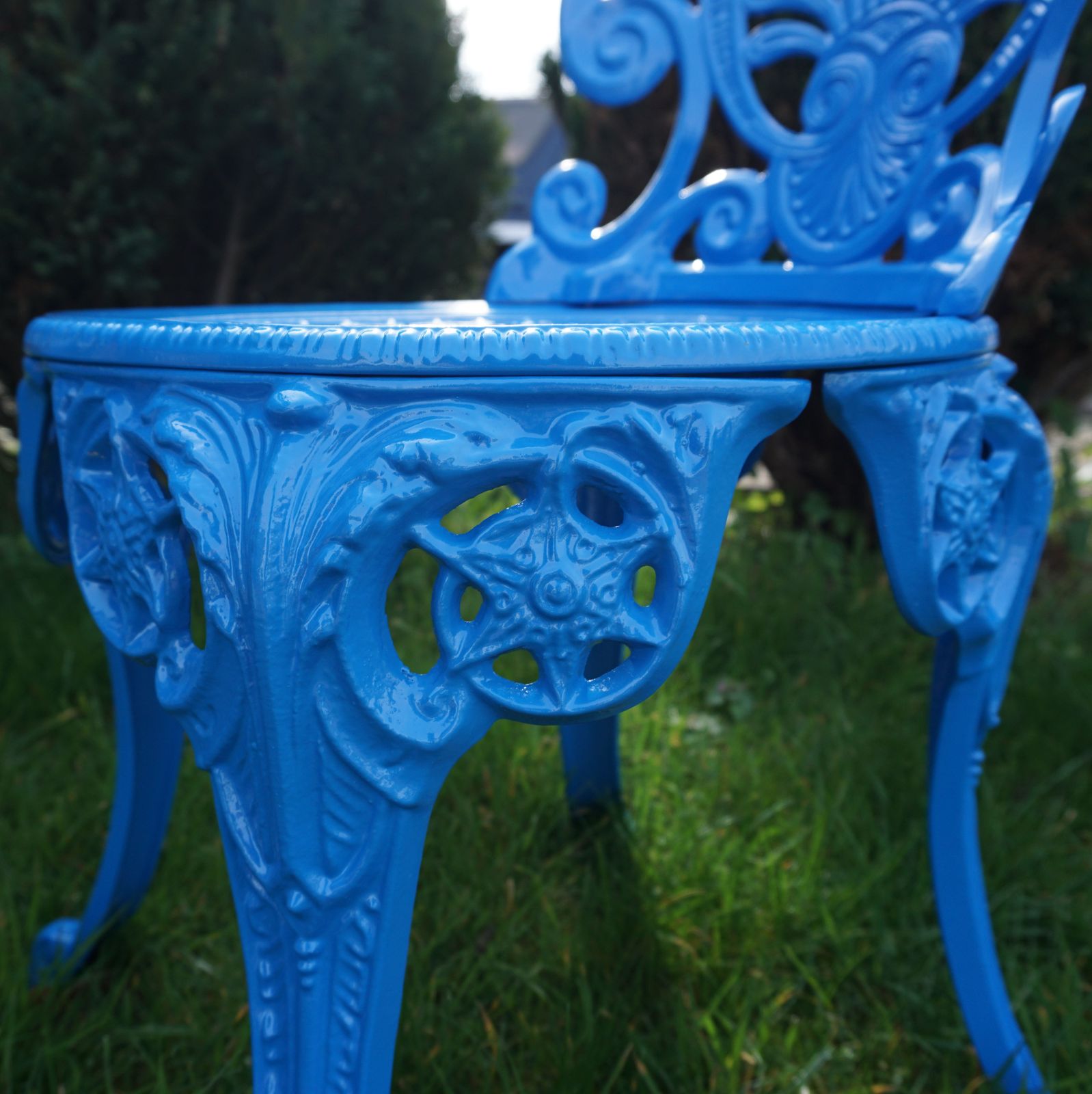 Powder Coated Blue Cast Aluminium Garden Bistro Table & Chair Set Fully Refurbished photo 400.0