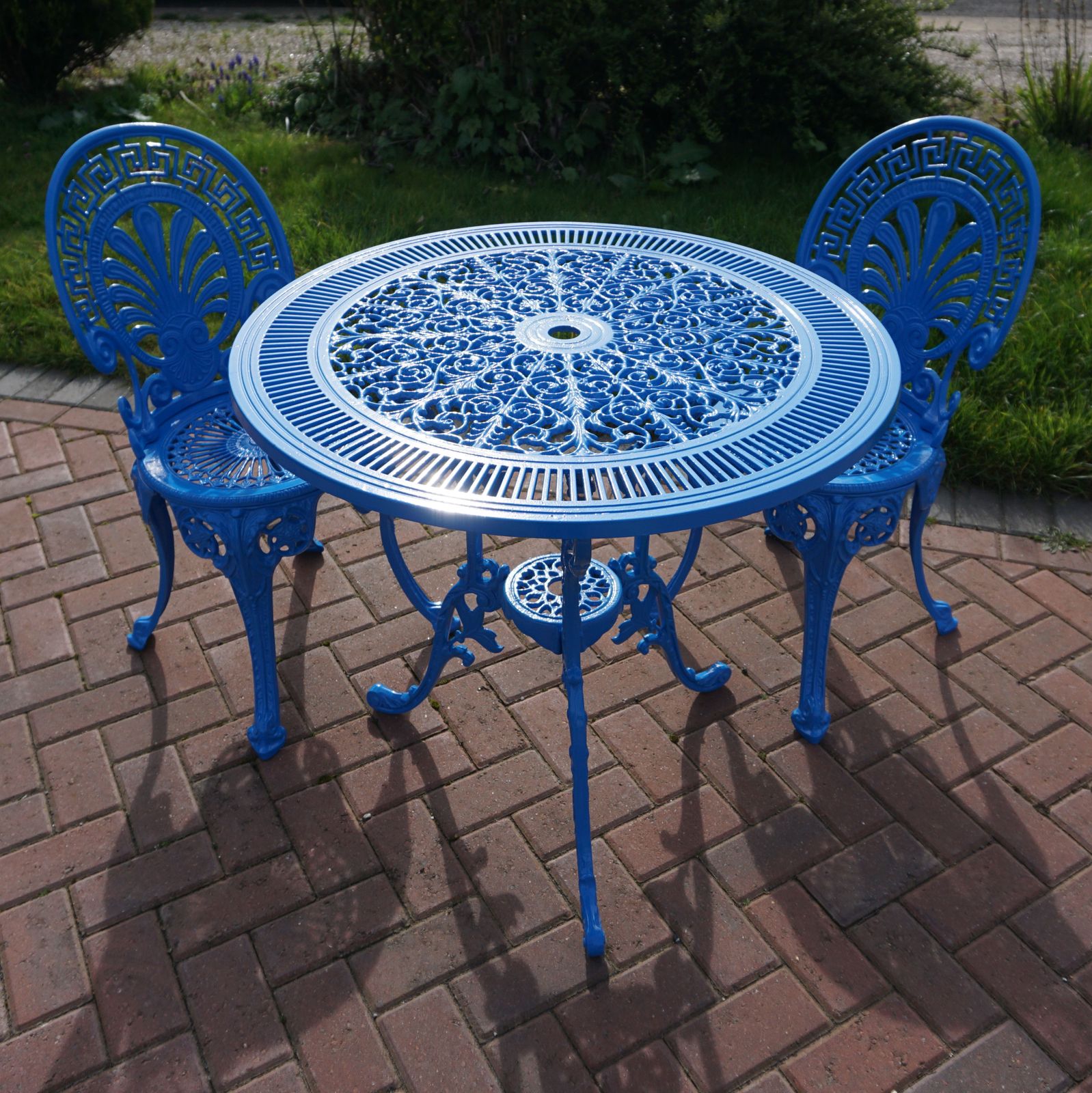 photo furniture Powder Coated Blue Cast Aluminium Garden Bistro Table & Chair Set Fully Refurbished