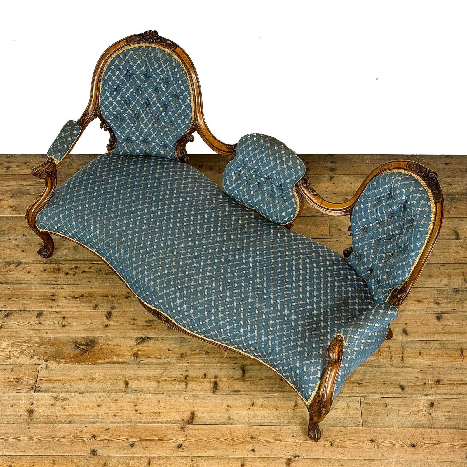 Antique Victorian Walnut Sofa Or Chaise | Antique Sofa | Antique Seating | Victorian Antiques | Victorian Armchair photo furniture