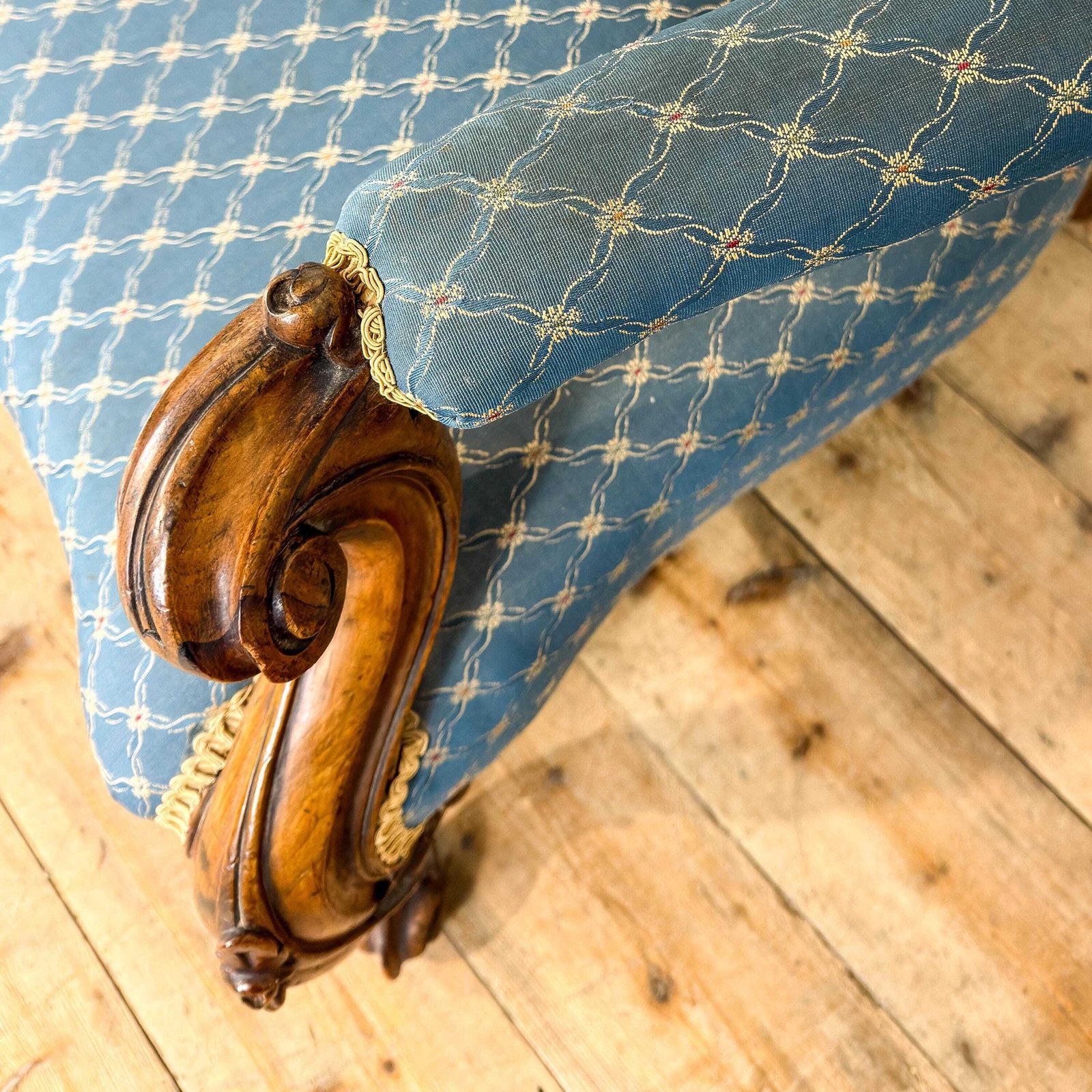 Antique Victorian Walnut Sofa Or Chaise | Antique Sofa | Antique Seating | Victorian Antiques | Victorian Armchair photo buy