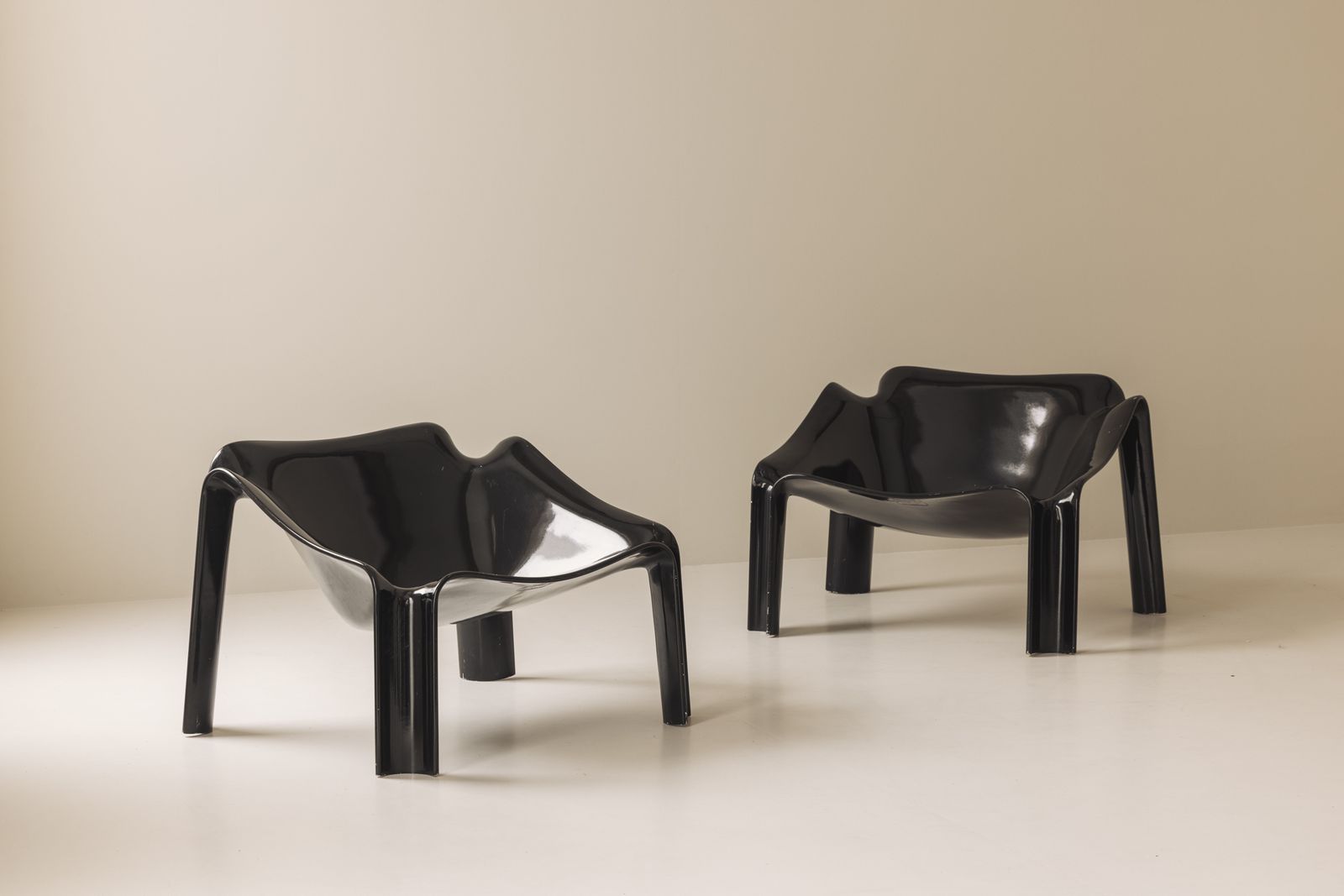 photo buy First Edition F300 Lounge Chairs By Pierre Paulin For Artifort, France 1964.