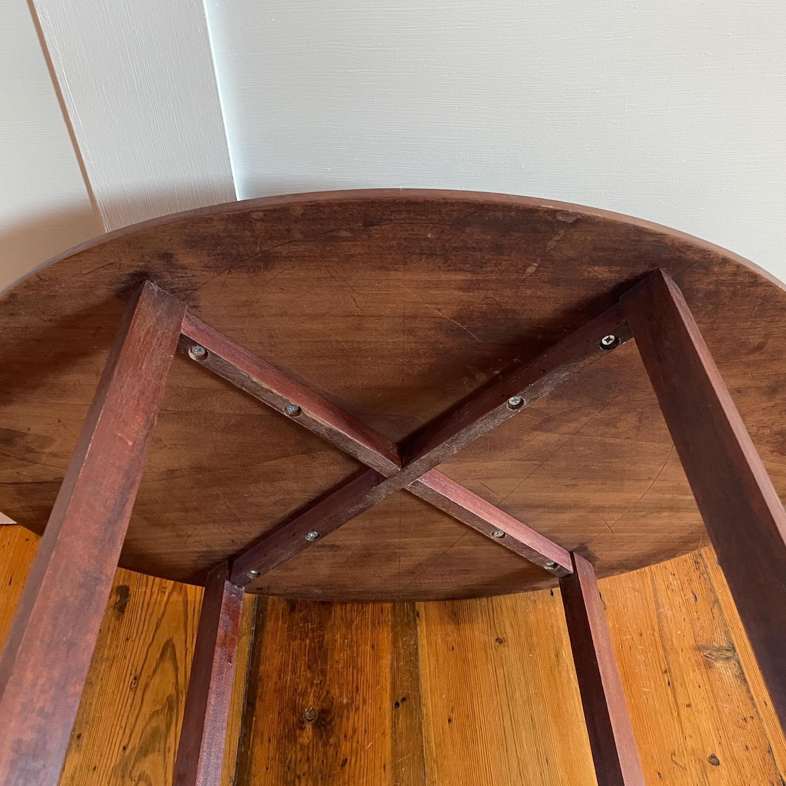 photo vintage Vintage Oval Wood Side Table Inlay Medallion Plant Stand Mid Century End Table Edwardian Style Round