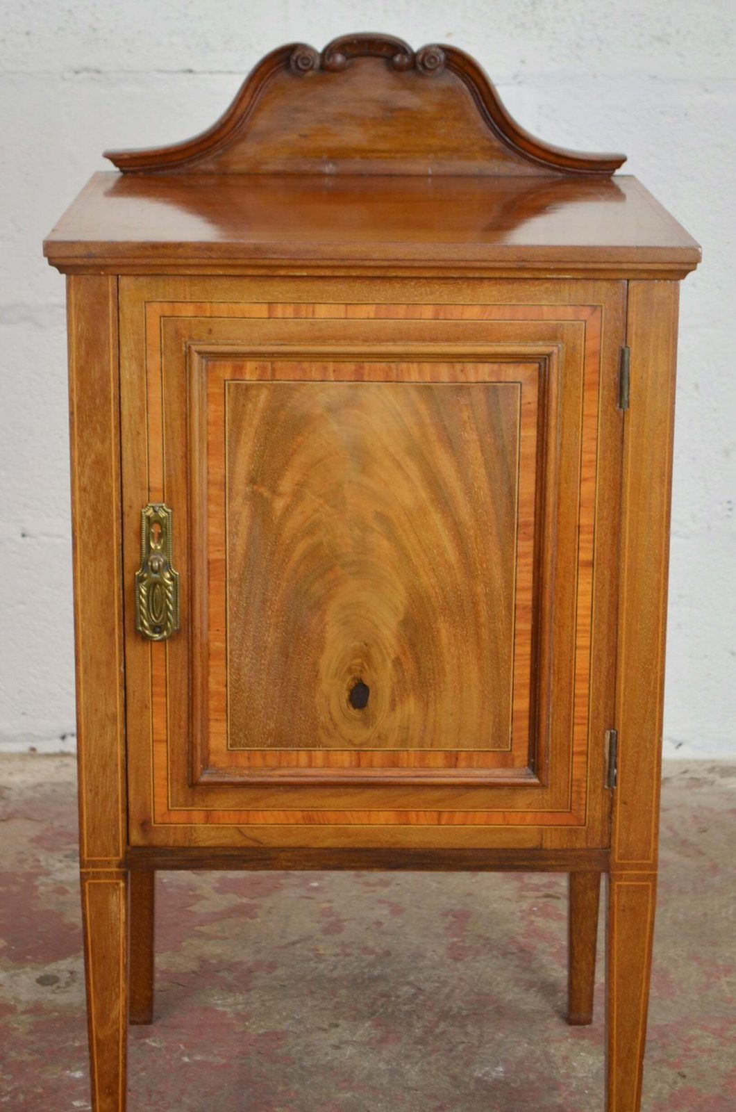 An Edwardian Mahogany & Satinwood Bedside Cabinet photo 190.0