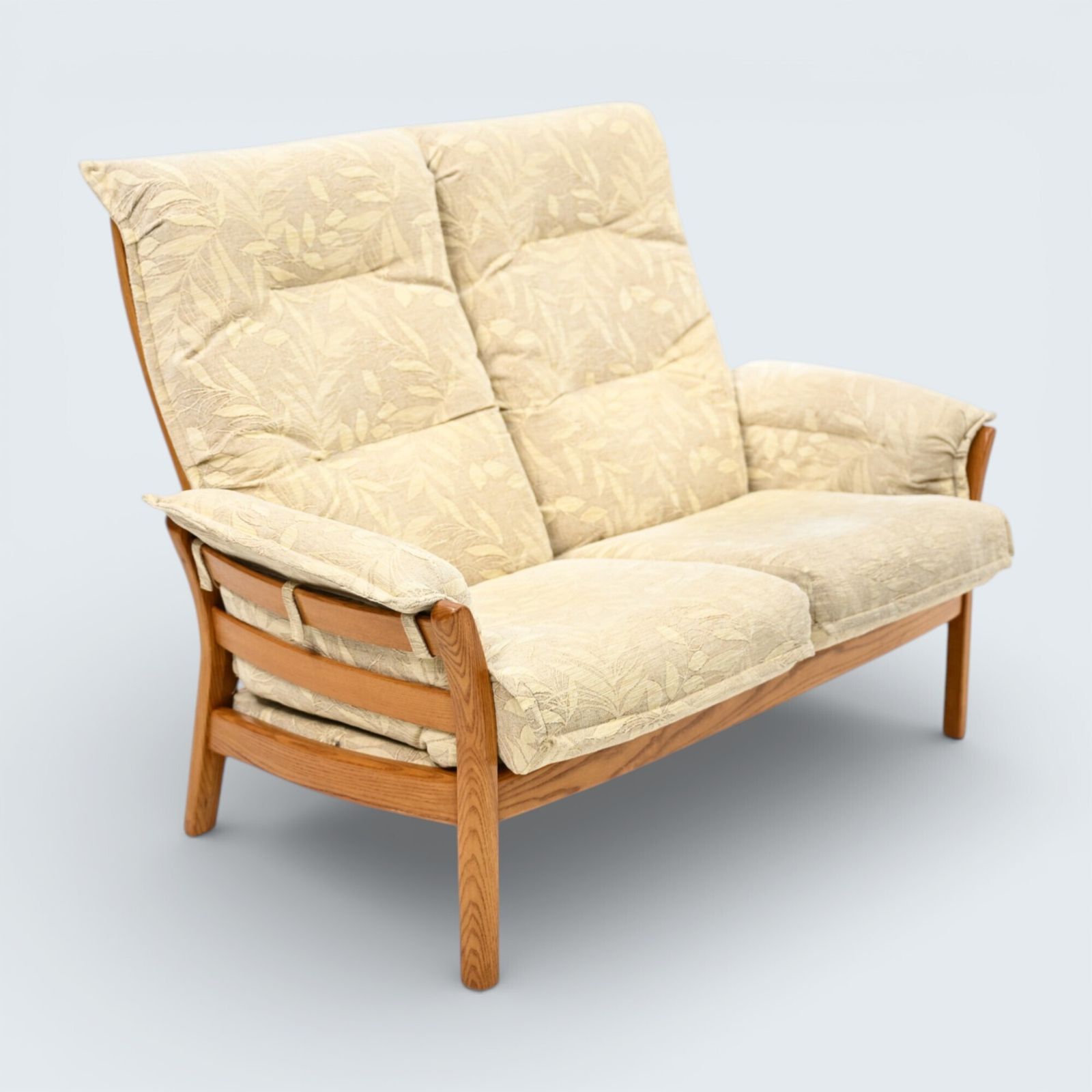 photo furniture Ercol Saville 2str Sofa Ercol's Cleanable Upholstery Light Frame Free Delivery*
