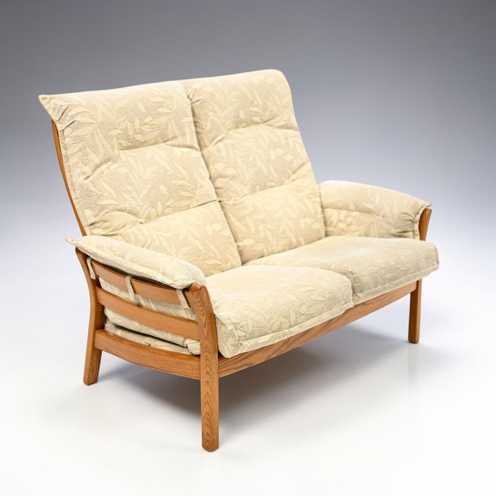 Ercol Saville 2str Sofa Ercol's Cleanable Upholstery Light Frame Free Delivery*