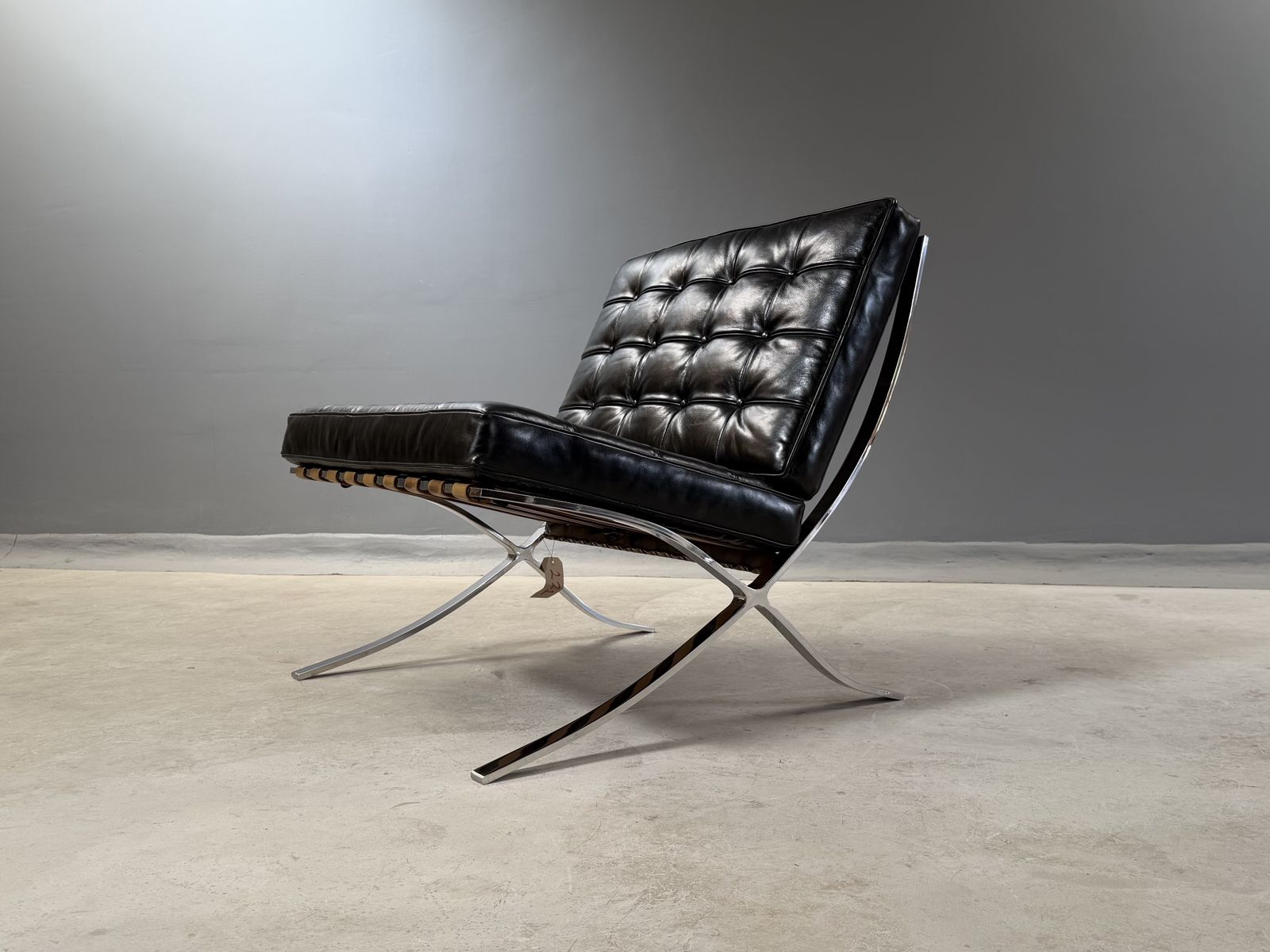 Barcelona Chair Leather Lounge Black Accent Chair Bauhaus Statement Armchair photo vintage
