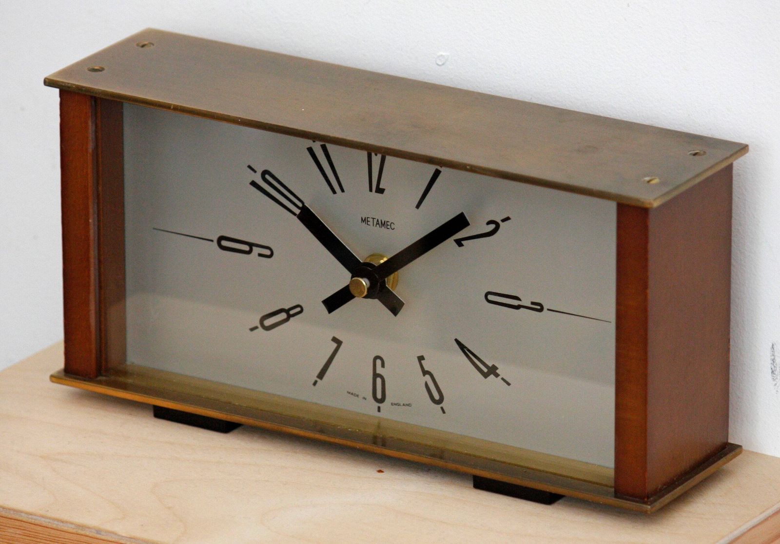 Vintage Metamec Mantel Clock   23cm Wooden Retro Mid Century 60s 70s Art Deco Desk Clock Off The Wall Clocks