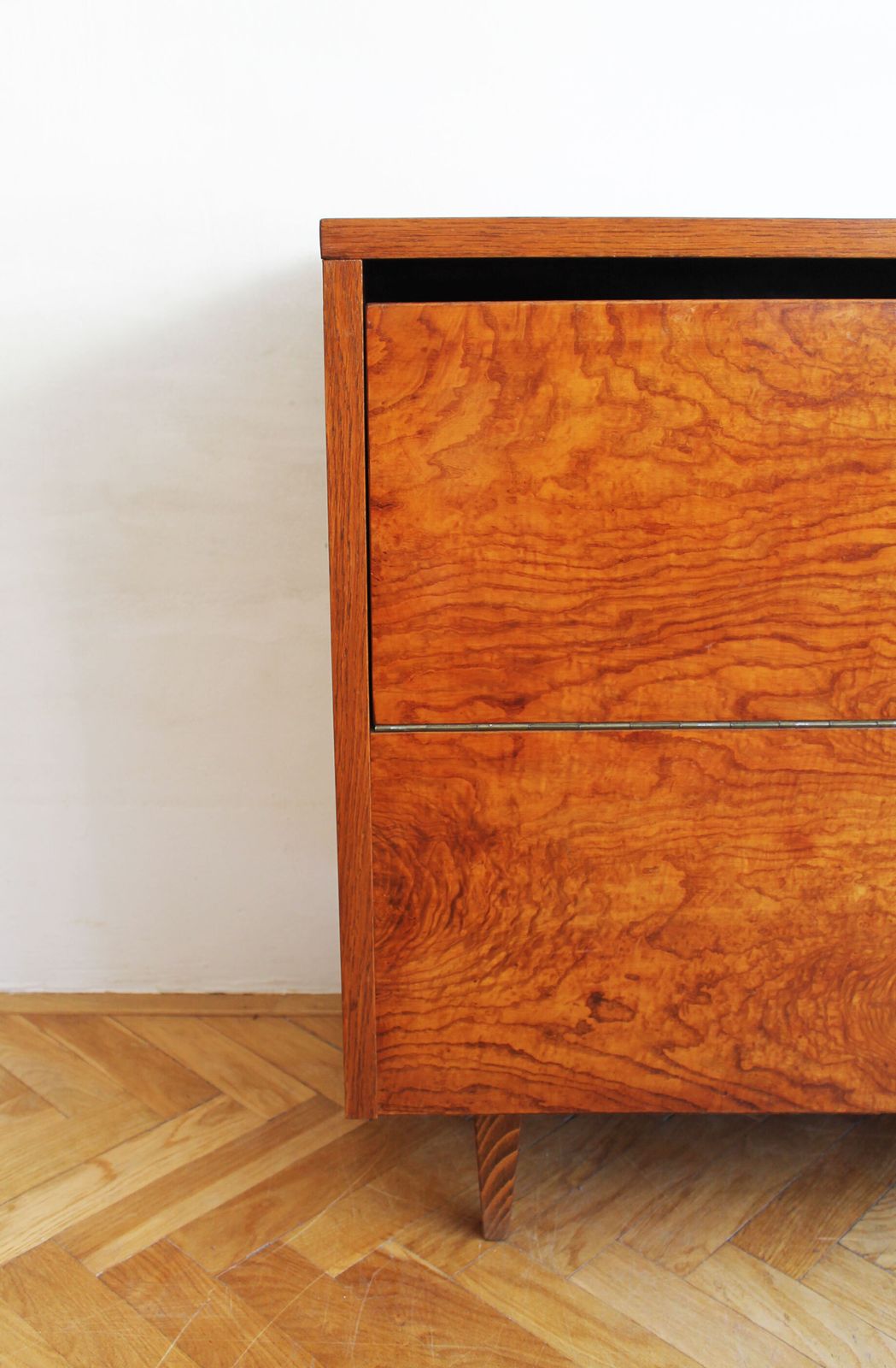 650.0 1950s Dresser photo