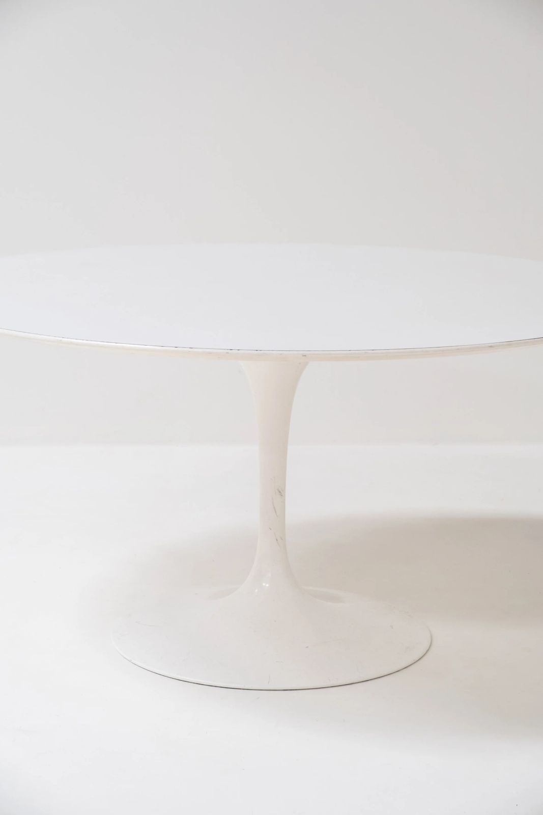 Round Dining Table With Metal Tulip Base And White Lacquered Table Top 1970 photo furniture