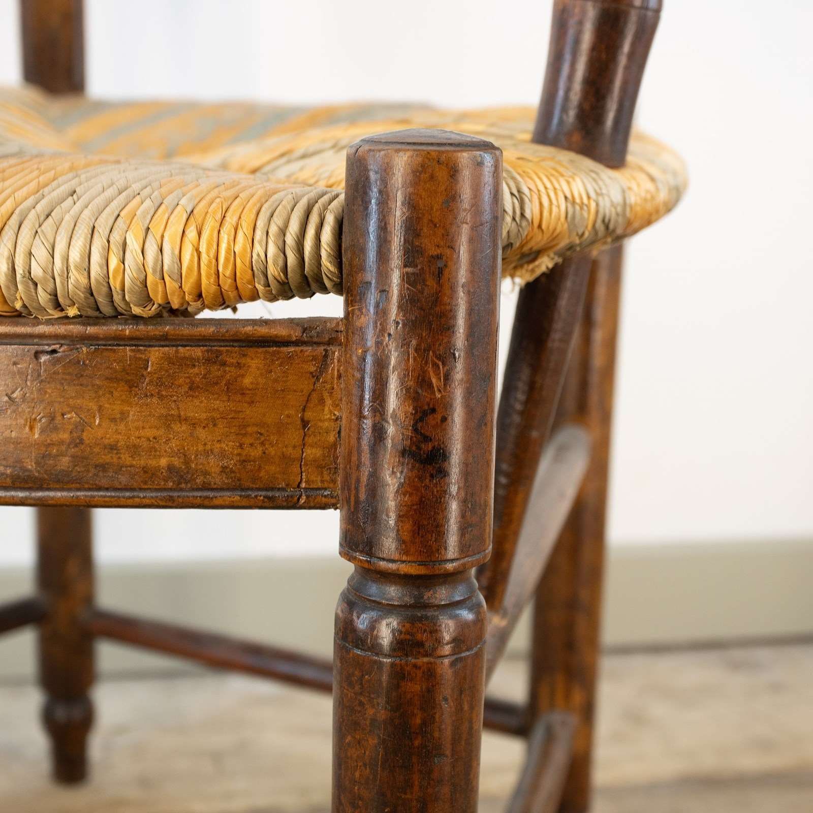 photo vintage 18c French Country Chair With New Rush Seat