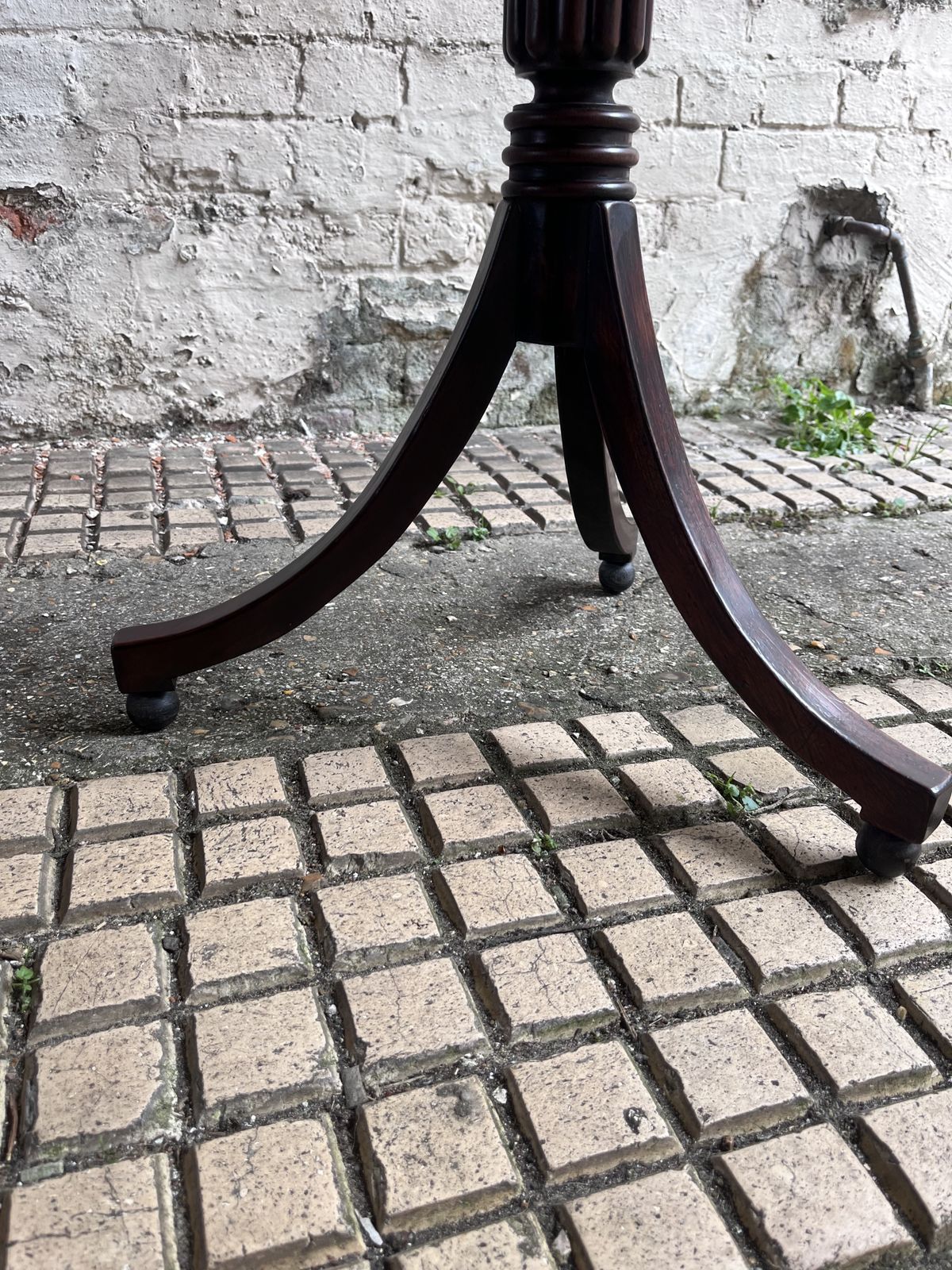 photo furniture Elegant Matching Pair Of Regency Mahogany Side Tables