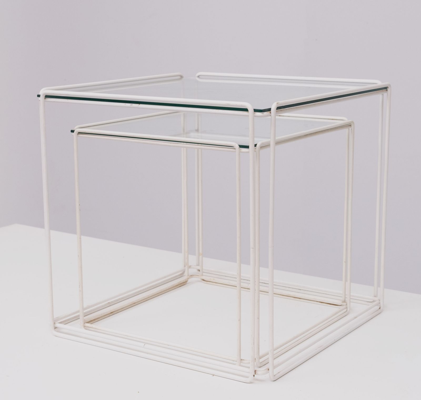 Isocele Wit En Helder Glas Bijzettafels Max Sauze Voor Max Sauze Studio photo furniture