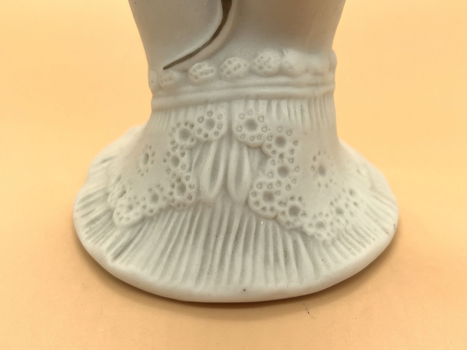 Victorian Parian Ware Hand Holding Floral Bud / Posy Vase With Lace Cuff. Forget Me Nots. C1850. photo vinterior